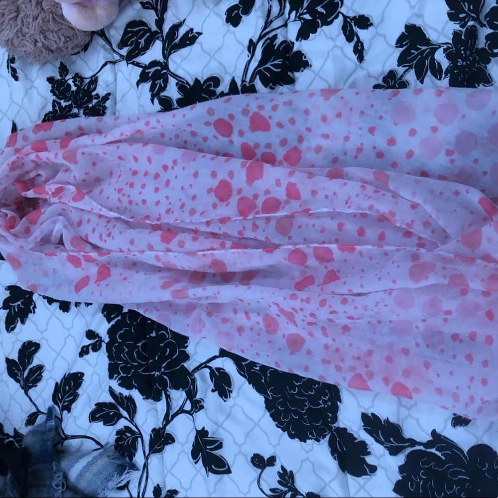 SCARF - Picture 2 of 3